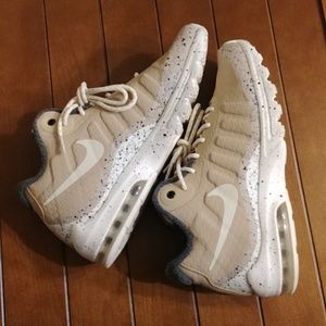 Nike Air Beige/Cream/White/Black Specs, W size 9